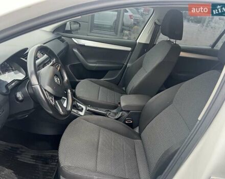 Белый Шкода Октавия, объемом двигателя 1.97 л и пробегом 310 тыс. км за 10950 $, фото 5 на Automoto.ua