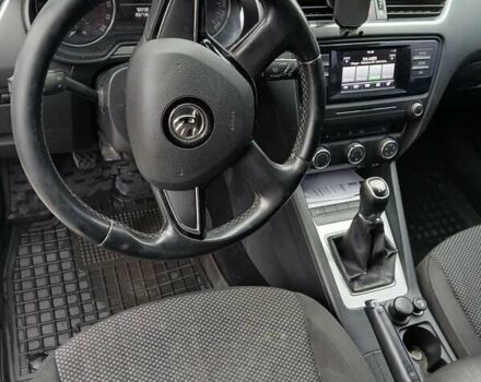 Шкода Октавия 2014 в Ужгороде на Automoto.ua Белый Шкода Октавия, объемом двигателя 1.6 л и пробегом 390 тыс. км за 8400 $, фото 4 на Automoto.ua