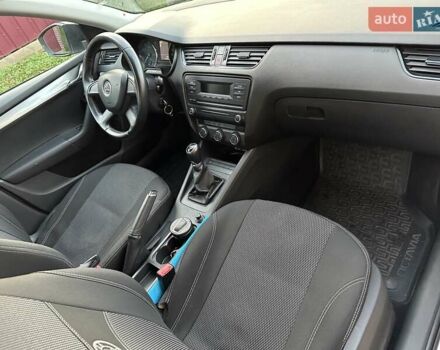 Білий Шкода Октавія, об'ємом двигуна 1.2 л та пробігом 149 тис. км за 8300 $, фото 5 на Automoto.ua