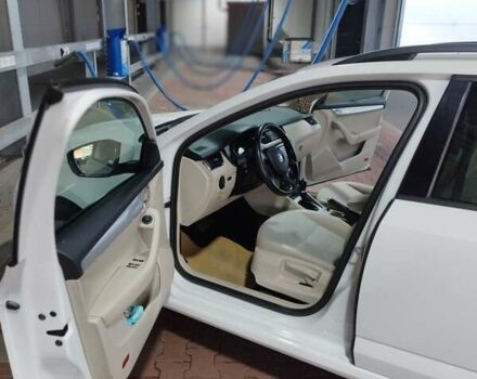 Шкода Октавія 2014 у Одесі на Automoto.ua Білий Шкода Октавія, об'ємом двигуна 2 л та пробігом 280 тис. км за 10500 $, фото 4 на Automoto.ua