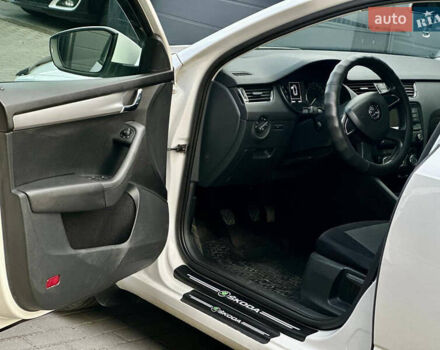 Білий Шкода Октавія, об'ємом двигуна 1.6 л та пробігом 230 тис. км за 9300 $, фото 4 на Automoto.ua