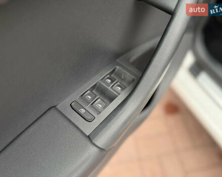 Белый Шкода Октавия, объемом двигателя 2 л и пробегом 230 тыс. км за 15200 $, фото 48 на Automoto.ua