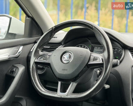Білий Шкода Октавія, об'ємом двигуна 1.6 л та пробігом 227 тис. км за 10250 $, фото 19 на Automoto.ua