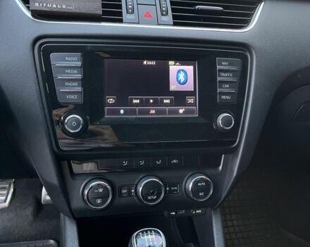 Белый Шкода Октавия, объемом двигателя 2 л и пробегом 240 тыс. км за 13000 $, фото 13 на Automoto.ua