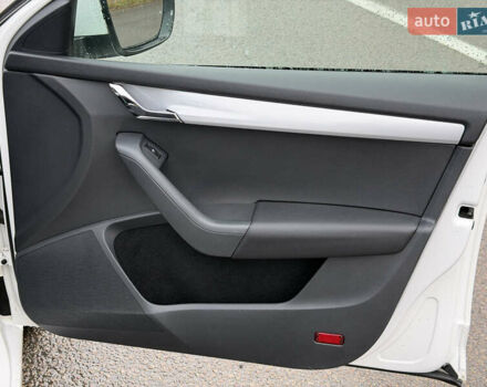 Білий Шкода Октавія, об'ємом двигуна 1.6 л та пробігом 204 тис. км за 11299 $, фото 41 на Automoto.ua