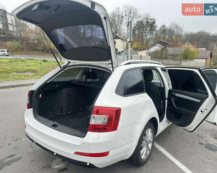 Белый Шкода Октавия, объемом двигателя 1.6 л и пробегом 232 тыс. км за 8800 $, фото 11 на Automoto.ua