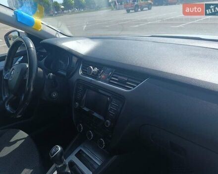 Білий Шкода Октавія, об'ємом двигуна 1.6 л та пробігом 297 тис. км за 10499 $, фото 15 на Automoto.ua