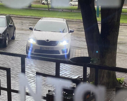 Белый Шкода Октавия, объемом двигателя 1.97 л и пробегом 287 тыс. км за 16000 $, фото 6 на Automoto.ua