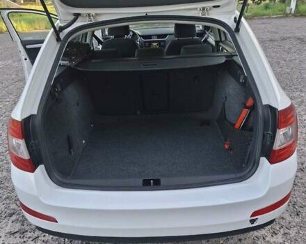 Белый Шкода Октавия, объемом двигателя 1.6 л и пробегом 330 тыс. км за 8750 $, фото 4 на Automoto.ua