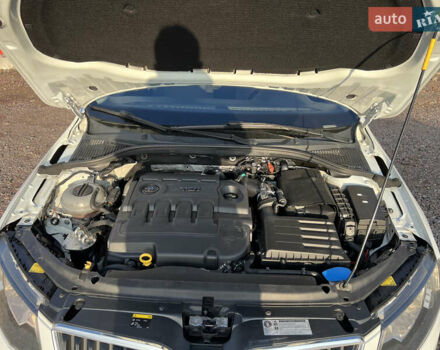 Белый Шкода Октавия, объемом двигателя 1.6 л и пробегом 307 тыс. км за 9900 $, фото 20 на Automoto.ua