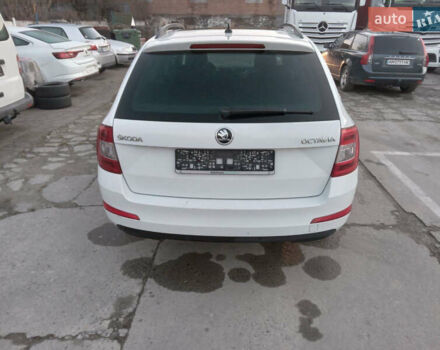 Белый Шкода Октавия, объемом двигателя 1.4 л и пробегом 237 тыс. км за 12800 $, фото 2 на Automoto.ua