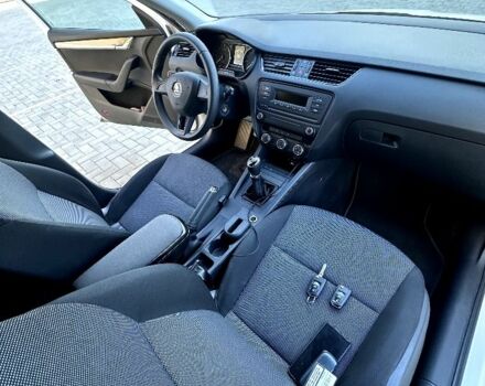 Білий Шкода Октавія, об'ємом двигуна 1.6 л та пробігом 189 тис. км за 10400 $, фото 20 на Automoto.ua