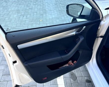 Білий Шкода Октавія, об'ємом двигуна 1.6 л та пробігом 189 тис. км за 10400 $, фото 9 на Automoto.ua