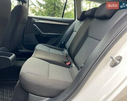 Білий Шкода Октавія, об'ємом двигуна 1.6 л та пробігом 231 тис. км за 10500 $, фото 17 на Automoto.ua