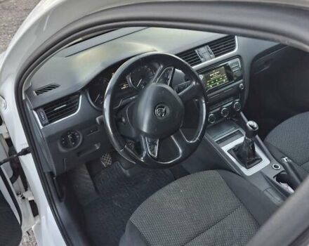 Белый Шкода Октавия, объемом двигателя 1.6 л и пробегом 330 тыс. км за 8750 $, фото 2 на Automoto.ua