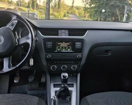 Белый Шкода Октавия, объемом двигателя 1.6 л и пробегом 330 тыс. км за 8750 $, фото 7 на Automoto.ua