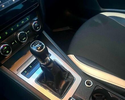 Белый Шкода Октавия, объемом двигателя 1.6 л и пробегом 349 тыс. км за 10300 $, фото 6 на Automoto.ua