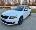 Белый Шкода Октавия, объемом двигателя 2 л и пробегом 235 тыс. км за 15950 $, фото 1 на Automoto.ua