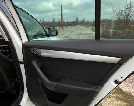 Белый Шкода Октавия, объемом двигателя 1.6 л и пробегом 335 тыс. км за 11500 $, фото 8 на Automoto.ua