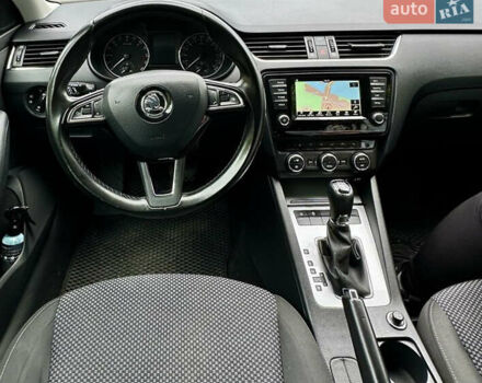 Белый Шкода Октавия, объемом двигателя 1.6 л и пробегом 278 тыс. км за 10900 $, фото 1 на Automoto.ua