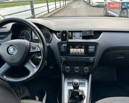 Белый Шкода Октавия, объемом двигателя 1.6 л и пробегом 299 тыс. км за 9000 $, фото 2 на Automoto.ua