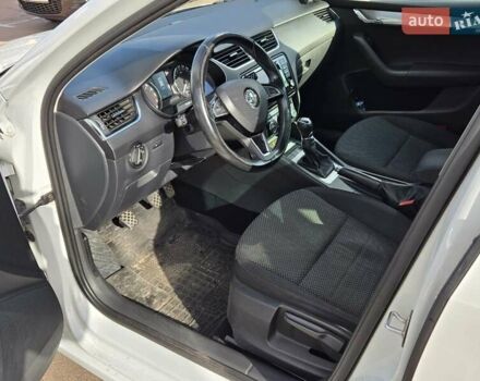Белый Шкода Октавия, объемом двигателя 1.6 л и пробегом 305 тыс. км за 9200 $, фото 7 на Automoto.ua