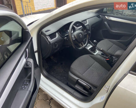 Белый Шкода Октавия, объемом двигателя 1.6 л и пробегом 273 тыс. км за 12399 $, фото 12 на Automoto.ua