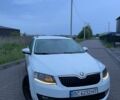 Білий Шкода Октавія, об'ємом двигуна 2 л та пробігом 300 тис. км за 10000 $, фото 1 на Automoto.ua
