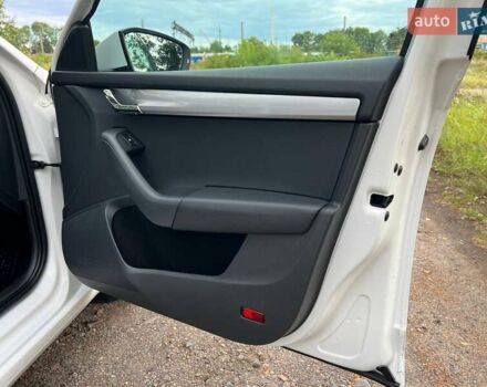 Білий Шкода Октавія, об'ємом двигуна 1.6 л та пробігом 231 тис. км за 10500 $, фото 8 на Automoto.ua