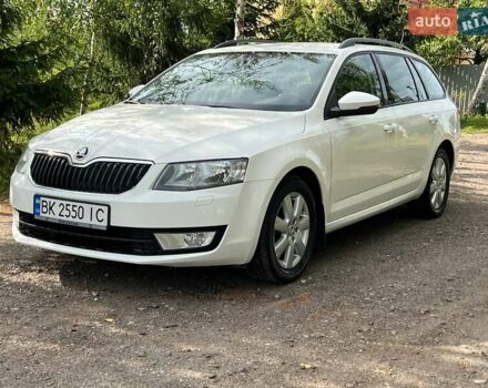 Білий Шкода Октавія, об'ємом двигуна 1.6 л та пробігом 231 тис. км за 10500 $, фото 1 на Automoto.ua