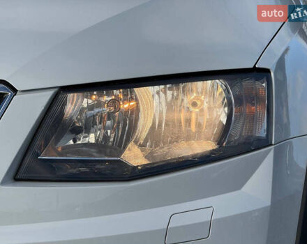 Білий Шкода Октавія, об'ємом двигуна 2 л та пробігом 234 тис. км за 14999 $, фото 9 на Automoto.ua