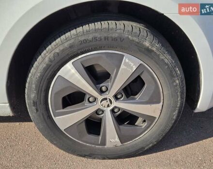 Белый Шкода Октавия, объемом двигателя 1.6 л и пробегом 305 тыс. км за 9200 $, фото 18 на Automoto.ua