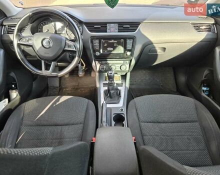 Белый Шкода Октавия, объемом двигателя 1.6 л и пробегом 305 тыс. км за 9200 $, фото 19 на Automoto.ua