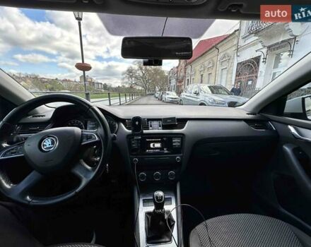 Белый Шкода Октавия, объемом двигателя 1.6 л и пробегом 299 тыс. км за 9000 $, фото 4 на Automoto.ua