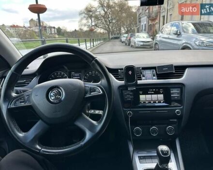 Белый Шкода Октавия, объемом двигателя 1.6 л и пробегом 299 тыс. км за 9000 $, фото 3 на Automoto.ua