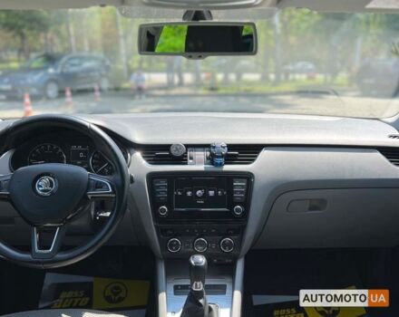 Шкода Октавия 2015 в Львове на Automoto.ua Белый Шкода Октавия, объемом двигателя 1.6 л и пробегом 224 тыс. км за 12150 $, фото 12 на Automoto.ua