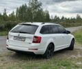 Белый Шкода Октавия, объемом двигателя 2 л и пробегом 299 тыс. км за 10705 $, фото 5 на Automoto.ua