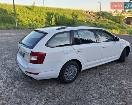 Белый Шкода Октавия, объемом двигателя 1.6 л и пробегом 330 тыс. км за 8750 $, фото 1 на Automoto.ua