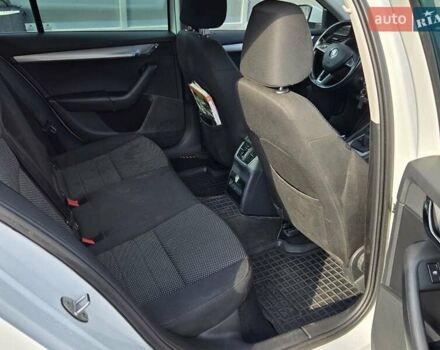 Белый Шкода Октавия, объемом двигателя 1.6 л и пробегом 305 тыс. км за 9200 $, фото 13 на Automoto.ua