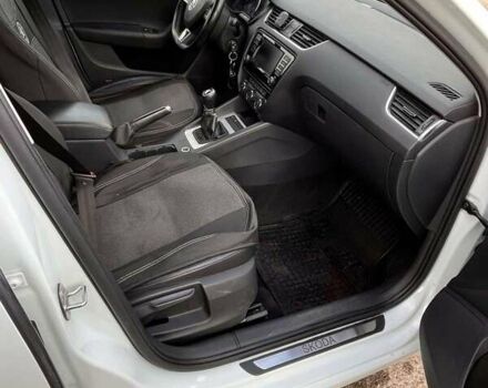 Белый Шкода Октавия, объемом двигателя 1.6 л и пробегом 335 тыс. км за 11500 $, фото 6 на Automoto.ua