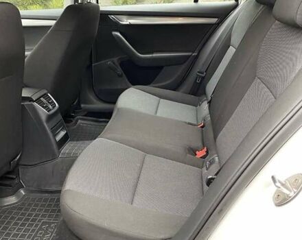 Шкода Октавия 2015 в Днепре (Днепропетровске) на Automoto.ua Белый Шкода Октавия, объемом двигателя 1.4 л и пробегом 202 тыс. км за 10500 $, фото 6 на Automoto.ua