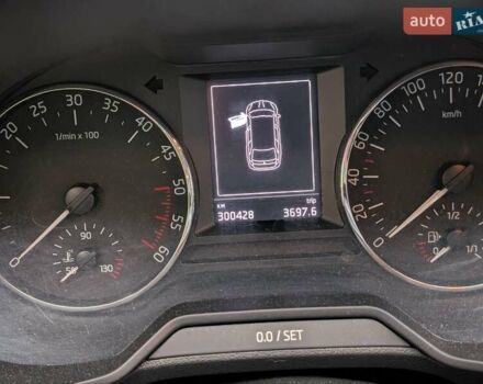 Белый Шкода Октавия, объемом двигателя 1.6 л и пробегом 299 тыс. км за 9900 $, фото 10 на Automoto.ua