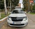 Белый Шкода Октавия, объемом двигателя 1.6 л и пробегом 245 тыс. км за 9900 $, фото 1 на Automoto.ua