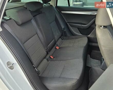 Белый Шкода Октавия, объемом двигателя 1.6 л и пробегом 305 тыс. км за 9200 $, фото 14 на Automoto.ua