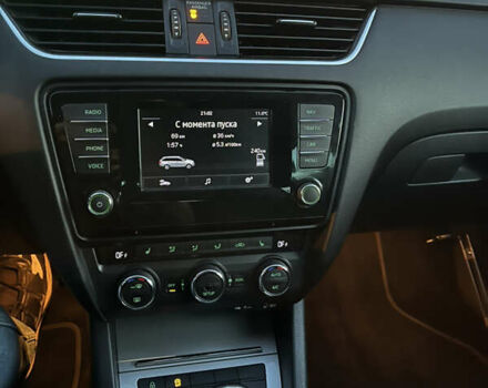 Белый Шкода Октавия, объемом двигателя 1.6 л и пробегом 243 тыс. км за 11000 $, фото 21 на Automoto.ua