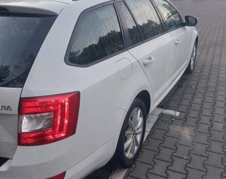 Белый Шкода Октавия, объемом двигателя 1.6 л и пробегом 303 тыс. км за 11400 $, фото 4 на Automoto.ua
