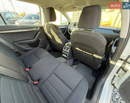 Білий Шкода Октавія, об'ємом двигуна 2 л та пробігом 234 тис. км за 14999 $, фото 45 на Automoto.ua