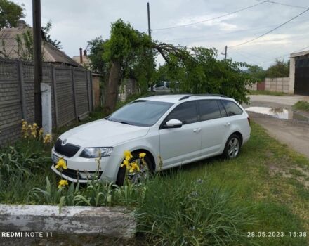 Белый Шкода Октавия, объемом двигателя 2 л и пробегом 348 тыс. км за 13700 $, фото 2 на Automoto.ua