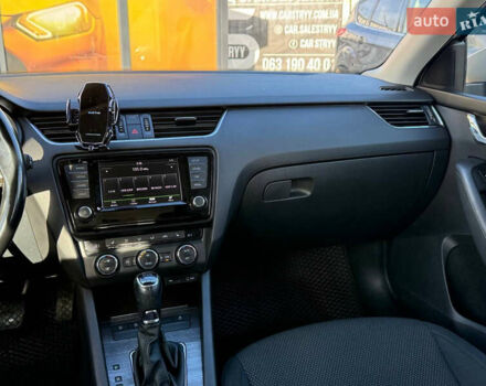 Білий Шкода Октавія, об'ємом двигуна 2 л та пробігом 234 тис. км за 14999 $, фото 47 на Automoto.ua