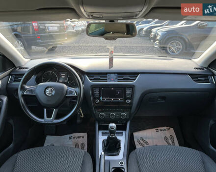 Белый Шкода Октавия, объемом двигателя 1.6 л и пробегом 307 тыс. км за 9900 $, фото 12 на Automoto.ua